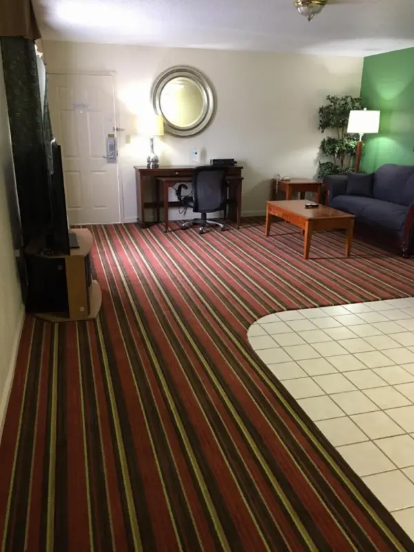 Royal Inn 8